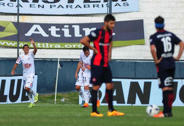 Quilmes se aprovechó de un desconcertado San Lorenzo y lo goleó en el Sur