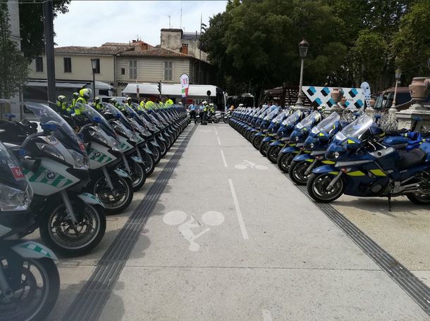 La Vuelta en Nimes fue custodiada por un fuerte operativo de seguridad