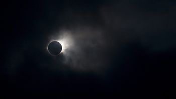 las mejores fotos del eclipse solar las mejores fotos del eclipse solar