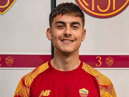 Dybala donó su medalla de campeón del mundo a la Roma