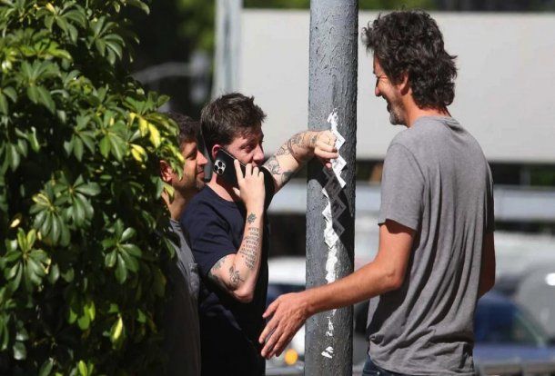 Aseguran que Santiago Caputo tiene tatuajes de la mafia rusa