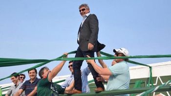 tremendo blooper: el presidente de sarmiento se cayo de un paravalanchas tremendo blooper: el presidente de sarmiento se cayo de un paravalanchas