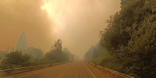 Incendios en Chubut: cortan la ruta 40 por el avance de las llamas sin control