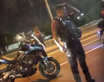 Un policía fue atropellado durante el corte de vecinos por falta de luz en Dellepiane