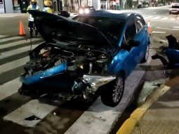 otro choque: un auto termino volcado en floresta otro choque: un auto termino volcado en floresta
