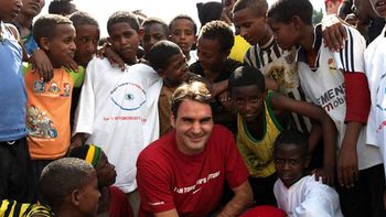 un encuentro de grandes: federer y mandela, en sudafrica un encuentro de grandes: federer y mandela, en sudafrica
