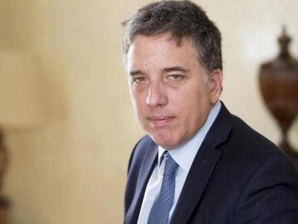 Denuncian a Dujovne ante la Justicia federal por maniobras de fuga de dinero