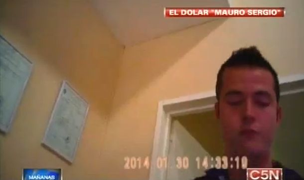 Dólar Mauro Sergio: venden divisas en un local de ropa de abrigo