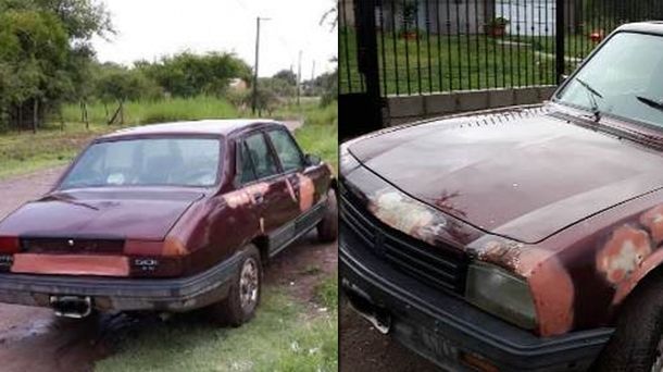 Con un particular clasificado, intenta vender su auto un tanto destruido