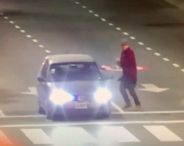 Así baleó a un limpiavidrios un policía en plena 9 de Julio