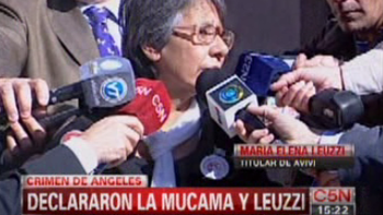 el padrastro estaba muy, muy nervioso, con ojos fuera de si el padrastro estaba muy, muy nervioso, con ojos fuera de si