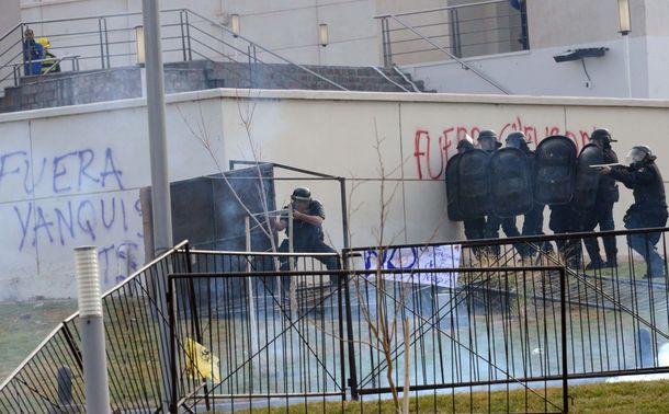 Fuerte cruce entre Sapag y docentes por el accionar policial