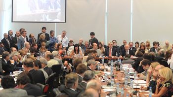 presentaron amparo para evitar debate del acuerdo con iran presentaron amparo para evitar debate del acuerdo con iran