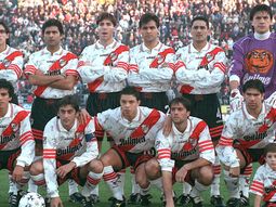 Su poca continuidad en Boca lo expulsó, de inmediato, a River, donde se convirtió en una pieza clave del equipo de Passarella. Su poca continuidad en Boca lo expulsó, de inmediato, a River, donde se convirtió en una pieza clave del equipo de Passarella.