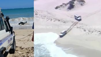 video: trato de escapar de la policia metiendose al mar con todo y camioneta video: trato de escapar de la policia metiendose al mar con todo y camioneta