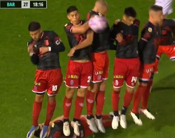 Malestar en Huracán por el arbitraje de Echavarría en el empate con Barracas Central