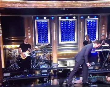 Video: la caída de una famosa cantante