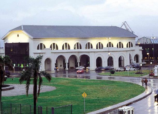 El puerto de Buquebus en Montevideo espera aumentar la actividad durante la temporada de verano.