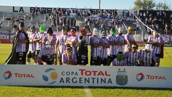 La novedosa formación de Sacachispas para la foto La novedosa formación de Sacachispas para la foto