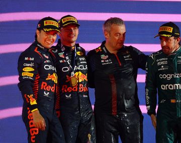 Max Verstappen ganó en Bahréin y Fernando Alonso volvió a subirse al podio tras más de un año