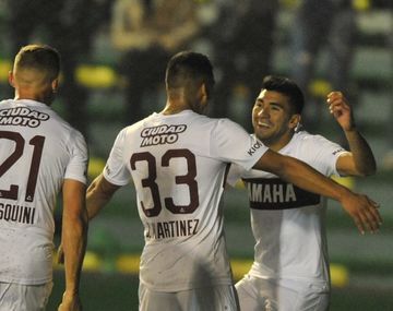 Lanús pasó en los penales ante Douglas Haig