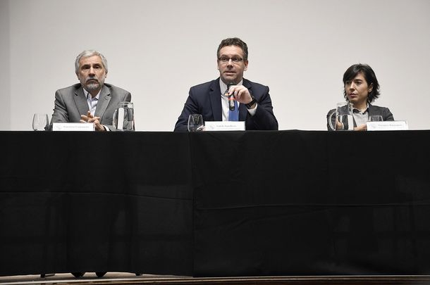 El Central obliga a los bancos a pedir permiso para girar dólares al exterior