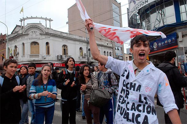 No hubo acuerdo y continúa la toma de un colegio en Liniers