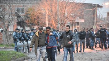 la policia controlo la pueblada en ituzaingo: hay diez detenidos la policia controlo la pueblada en ituzaingo: hay diez detenidos