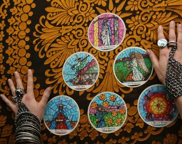 Le da US$2 millones a una vidente para que le saque las malas energías