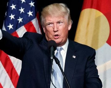 Donald Trump le habría dicho a las empleadas de la Casa Blanca que se vistan como mujeres