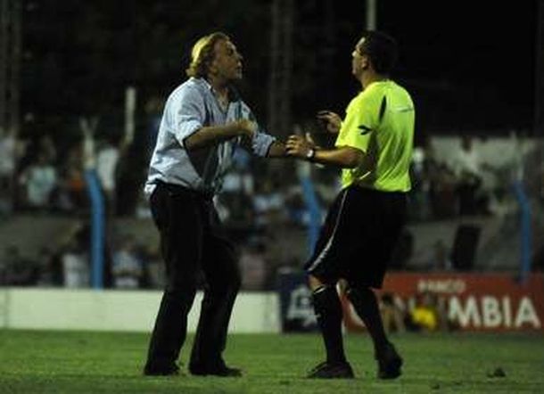 Papelón de Merlo en Tandil: retiró antes a su equipo y se fue abucheado