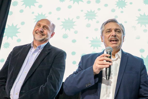 El precandidato por el Frente de Todos junto a Omar Perotti en Santa Fe