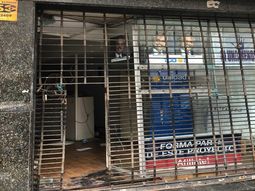 Arrojaron una bomba molotov en un local de forja