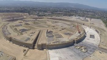 el nuevo campus de apple, visto desde un dron el nuevo campus de apple, visto desde un dron