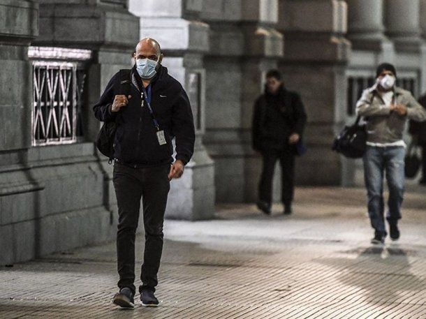 Pese a que ya no es obligatorio, en la Ciudad muchos mantienen el uso del barbijo por prevención