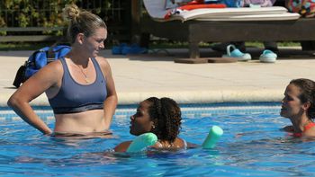 antes de jugar frente a la argentina, venus williams disfruta de la pileta en pilar antes de jugar frente a la argentina, venus williams disfruta de la pileta en pilar