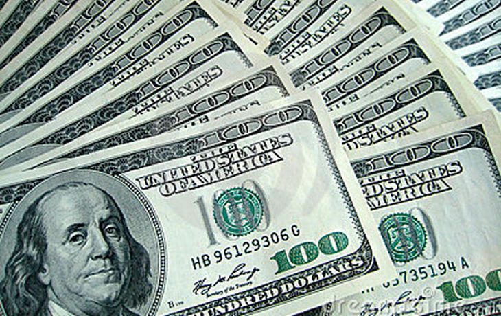 El dólar oficial cerró a $4,63 y el negro se negocia en torno a $6,33