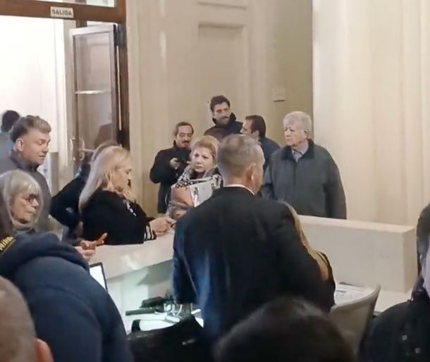 Acto negacionista de Victoria Villarruel: no dejan pasar cámaras ni a algunos periodistas