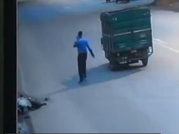 video: lo atropella, lo dejan tirado, le roban y muere desangrado video: lo atropella, lo dejan tirado, le roban y muere desangrado