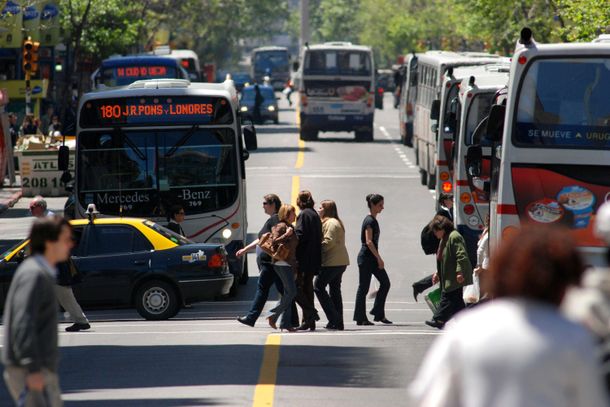 El paro general de transporte comenzará en algunos casos el lunes 24 de abril por la noche y finalizará al finalizar el martes 25.