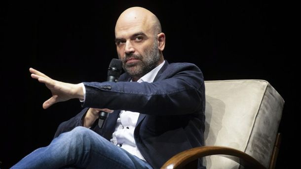 Roberto Saviano se convirtió en un referente mundial por su valentía al enfrentar a la mafia italiana.