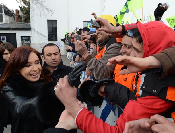 Lo que me importa es que las represas se hagan, dijo CFK