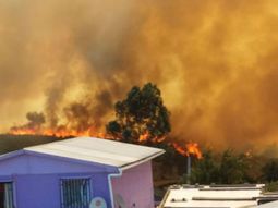 Decenas de personas fueron evacuadas de sus hogares Decenas de personas fueron evacuadas de sus hogares