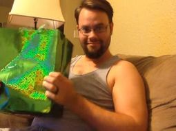 una mujer sorprendio a su marido sordo y lo hizo llorar una mujer sorprendio a su marido sordo y lo hizo llorar