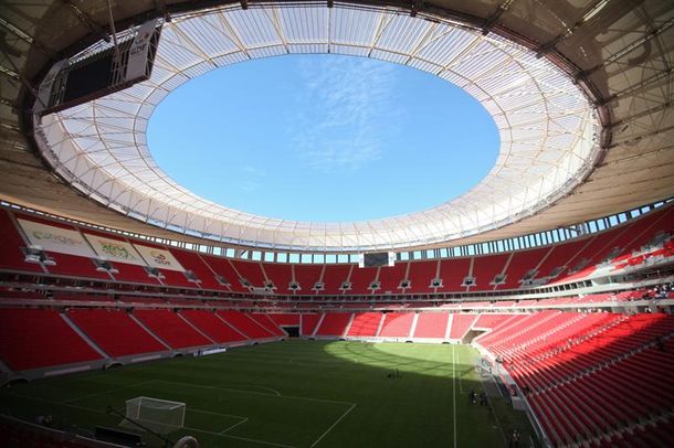 Brasil inauguró un estadio en honor a Garrincha