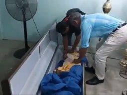 Impactante: anciana se despertó dentro del ataúd durante su propio velatorio