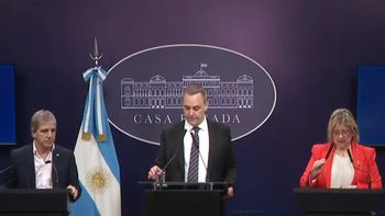 adorni abrio una conferencia de prensa para luis caputo y marcela monteoliva sin responder preguntas