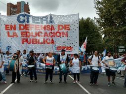 Avanzan las columnas de docentes por la Ciudad Avanzan las columnas de docentes por la Ciudad