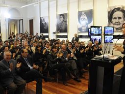 Cristina presiona a los bancos Cristina presiona a los bancos