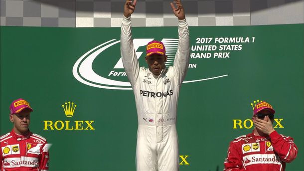 Lewis Hamilton celebrando en el podio